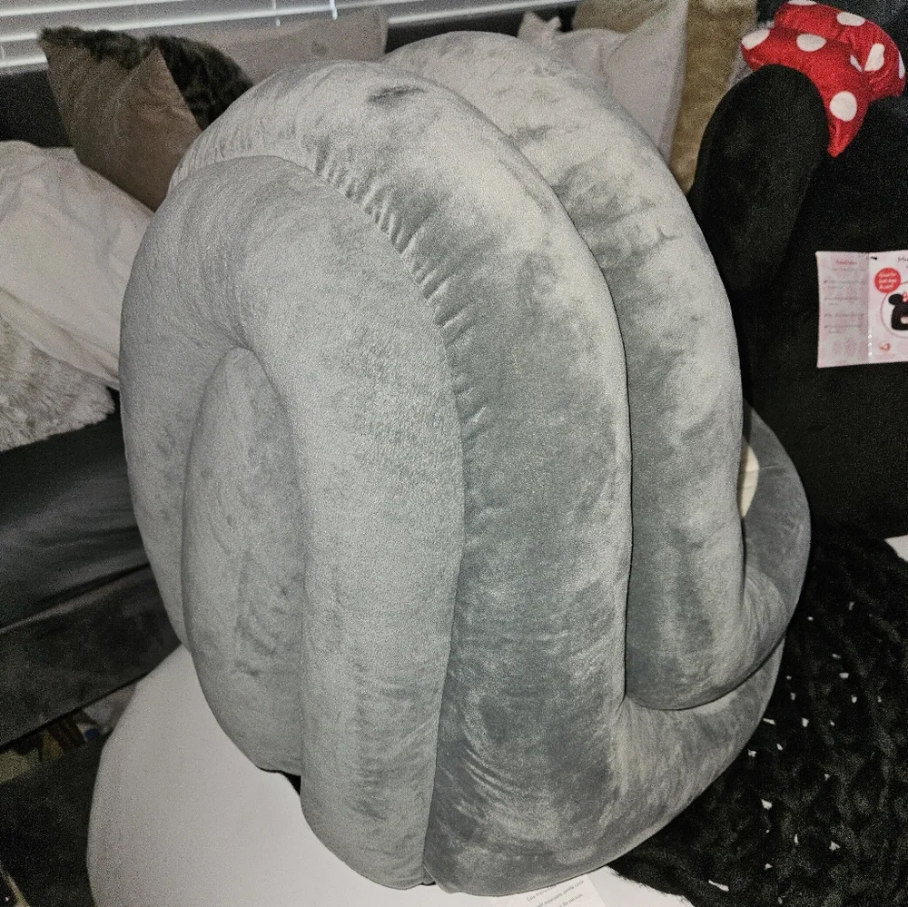 LARGE PET BED IGLOO VELVET TYPE SUPER SOFT
